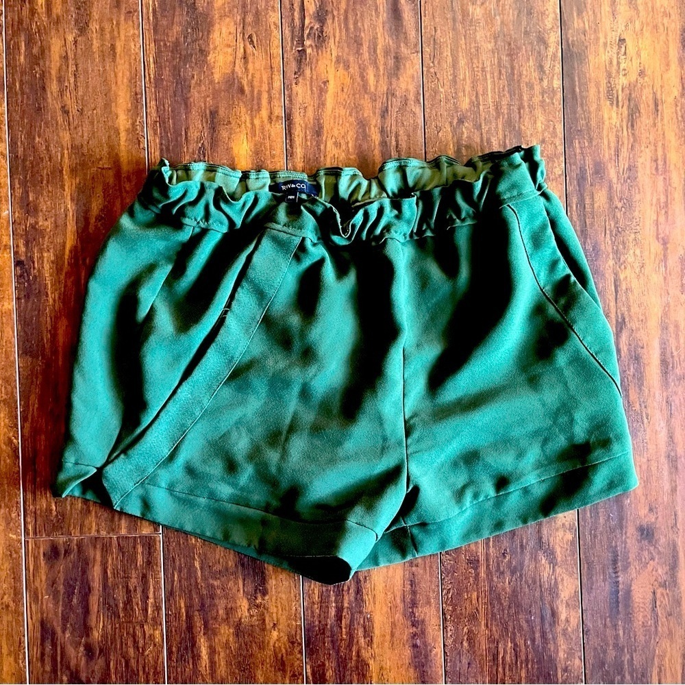 Rw & Co green ladies shorts